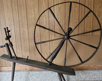 Large spinning wheel