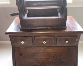 Antique yarn spinner