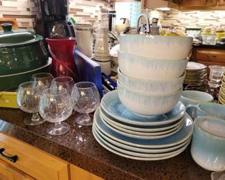 Many dish sets