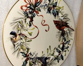 Lenox 'Winter Greetings' plate set