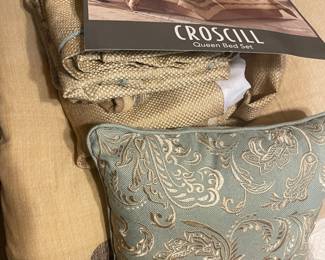 Queen bedding