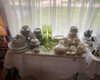 Several dish sets and assorted glassware