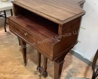Small piano display / bar