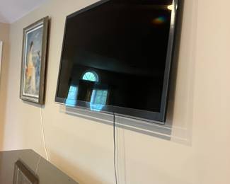 Flat screen smart tv