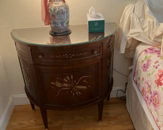 A pair of Ethan Allen Victorian night table