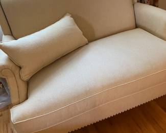 Oversized chair 1/2