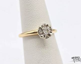 572 14k Gold and Diamond Ring, 2.4g
