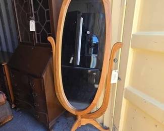 6902 Full Length Standing Oval Mirror