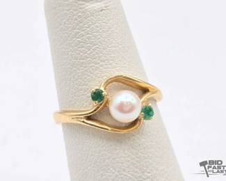 576 14k Gold Pearl and Emerald Ring, 1.9g