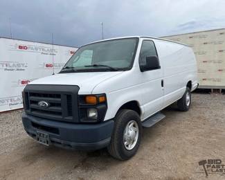220  2014 Ford Econoline Van 