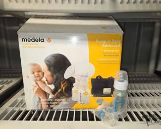 6068 NEW Medela Breast Pump Dr. Browns Bottle