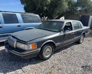 345  1994 Lincoln Town Car 