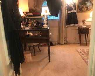 Items Located In The 1st Bedroom ( Master)