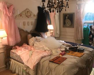 Items Located In The 1st Bedroom ( Master)