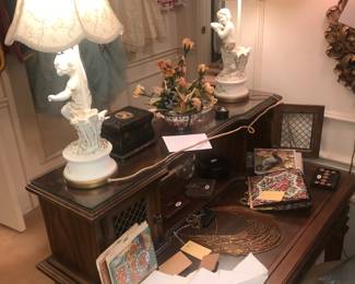Items Located In The 1st Bedroom ( Master)