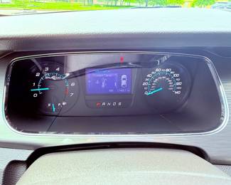 2014 Ford Taurus 17,500 miles. LOW MILES!