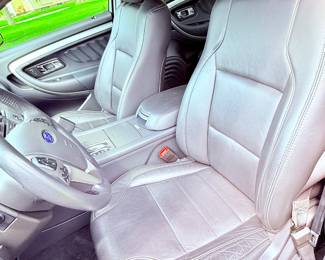 2014 Ford Taurus 17,500 miles. LOW MILES!
