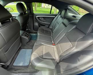 2014 Ford Taurus 17,500 miles. LOW MILES!