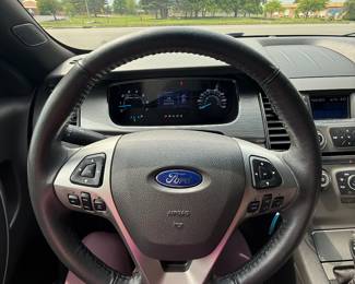 2014 Ford Taurus 17,500 miles. LOW MILES!