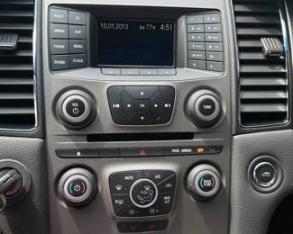 2014 Ford Taurus 17,500 miles. LOW MILES!