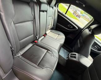 2014 Ford Taurus 17,500 miles. LOW MILES!