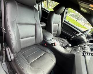 2014 Ford Taurus 17,500 miles. LOW MILES!
