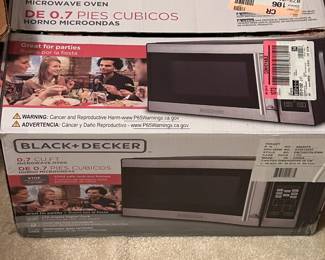 New in Box Black & Decker Microwave