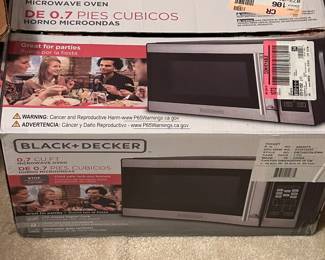 New in Box Black & Decker Microwave