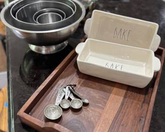 Serving tray, kitchenware