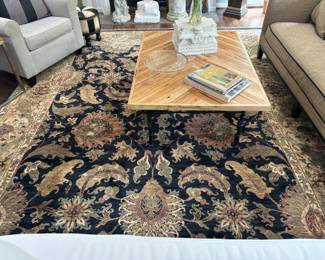 Stunning 9 x 14 oriental hand knotted rug