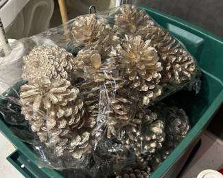 Holliday pine cones