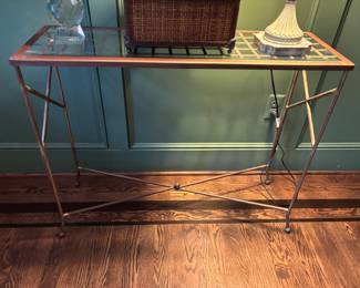 Accent table