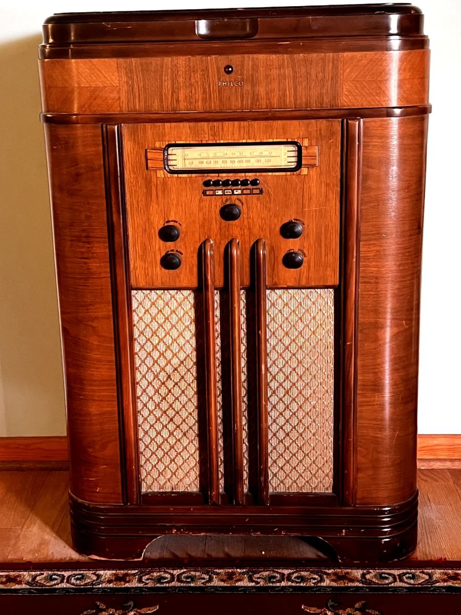Philco antique radio and turntable