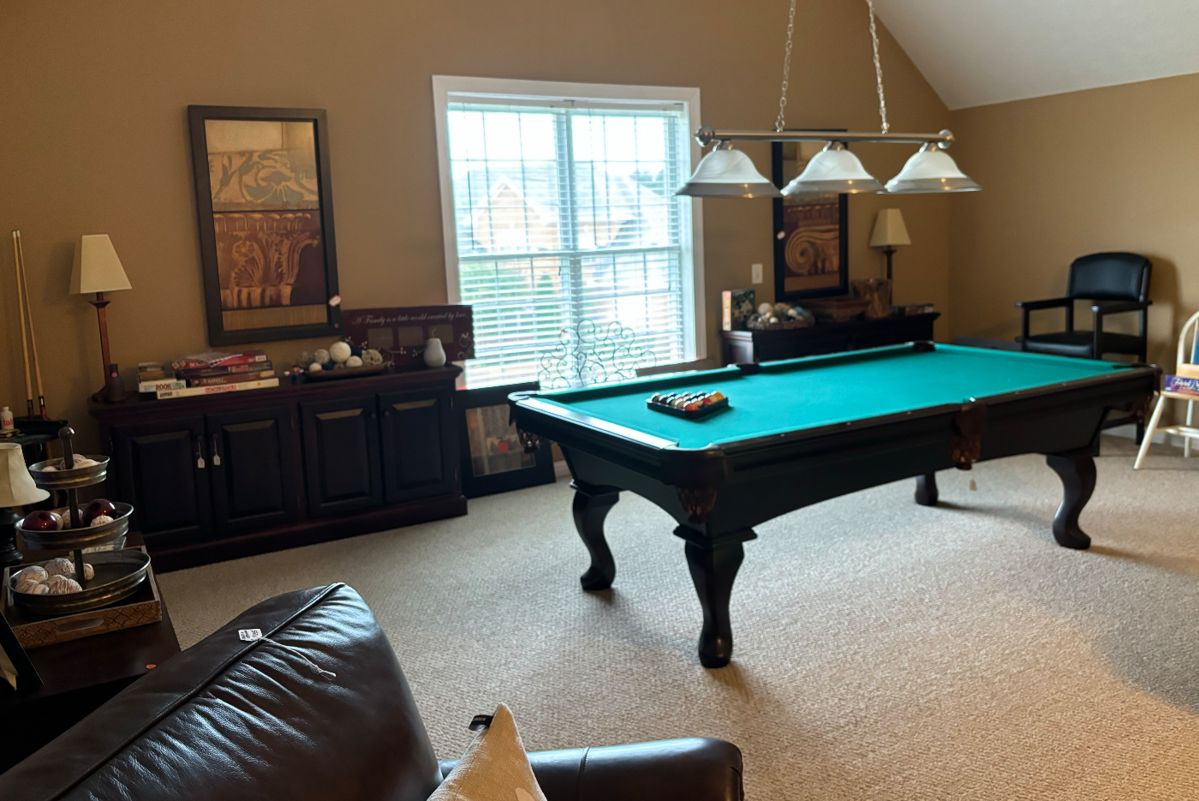 Olhausen pool table - excellent condition