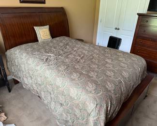 Queen sleigh bed