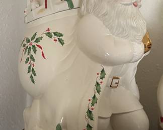 Of course there is a Lenox Christmas cookie jar.
