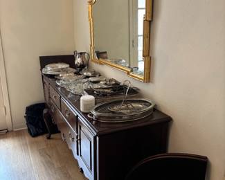 Silverplate serving items.