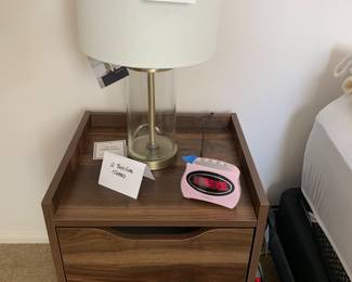 2 bedside tables and lamps