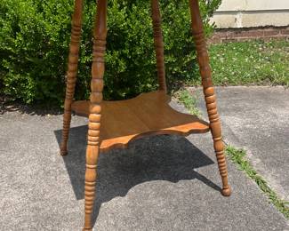 antique spool leg oak side/parlor table, in good condition (could use some rehab - asking price in accordance)