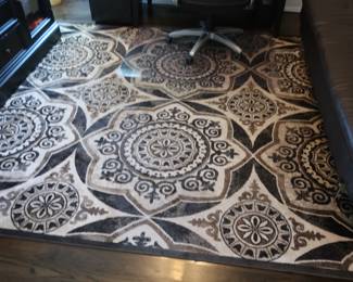 $75.0 black and white pattern rug