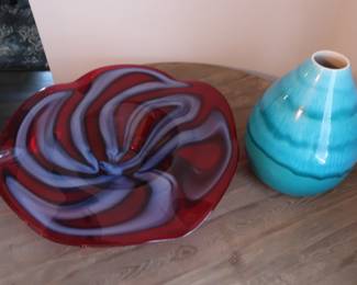 Red stripe glass bowl an blue glass vase