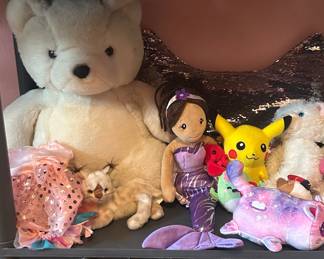 Kids plushies and stuffed animals