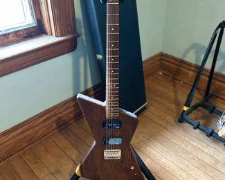 Handmade Guitar, missing electronics