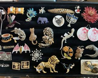 Vintage costume brooches and jewelry
