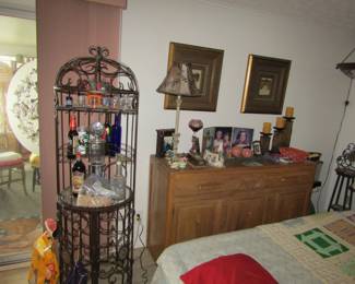 metal free standing wine / bar