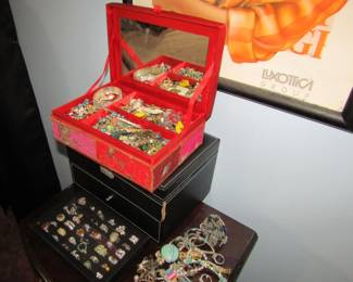 Jewelry & rings GALORE