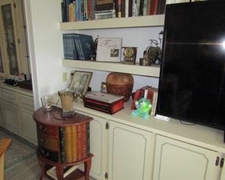 books and knic knacs
