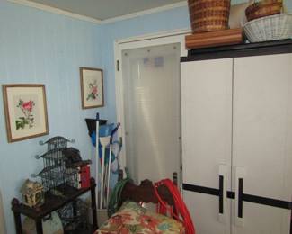 Rubbermaid 2 door storage cabinet & baskets