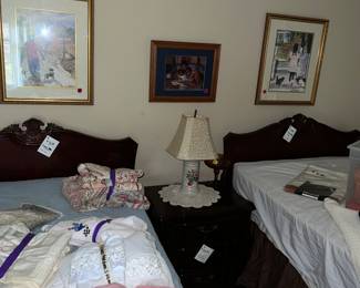 Vintage twin beds very nice condition