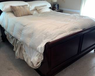 Sleigh type bed excellent condition